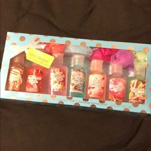 Body wash and loofa gift set